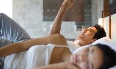 Đi làm về thấy chồng bồn chồn lo lắng cứ ôm điện thoại, tin nhắn em 2 vạch rồi' hiểu thế nào là tận cùng nỗi đau