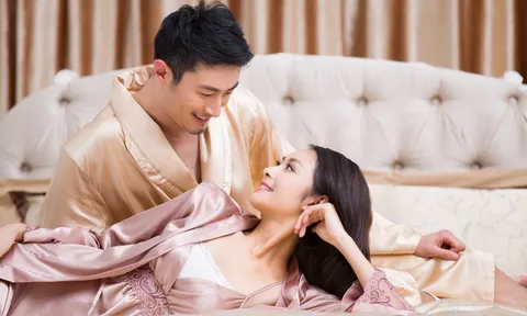 40 tuổi vẫn còn là trai tân, cưới một góa phụ, đêm tân hôn cô ấy thì thầm bên tai một câu khiến tôi sững người