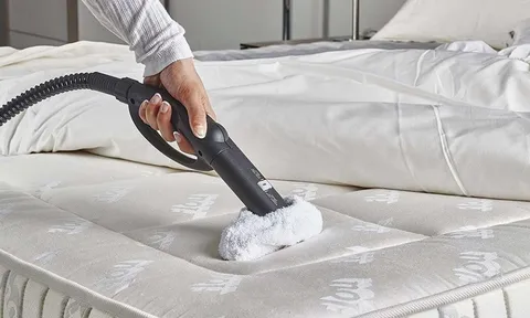 Cảnh báo: 2 ổ vi khuẩn 'ẩn nấp' ngay trên giường ngủ, ai cũng chạm vào mỗi ngày mà không hay biết
