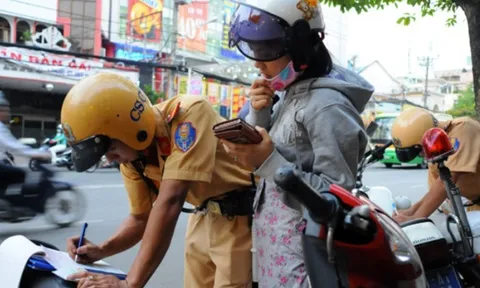 Từ nay đến cuối năm 2025: CSGT sẽ xử phạt nặng lỗi này thậm chí có thể tịch thu phương tiện, người đi xe máy hết sức lưu ý
