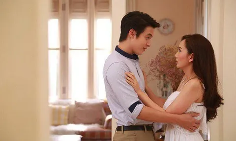 Vô tình ghé nhà bạn thân, phát hiện đôi dép của chồng trước cửa: Cảnh tượng bên trong khiến tôi đỏ mặt, tim thắt lại đau đớn