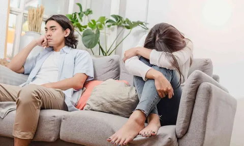 Giận chồng bỏ đi du lịch, về nhà bất ngờ, vừa mở cửa ra tôi ngã gục tại chỗ vì cảnh tượng trong phòng, cả đời không dám quên