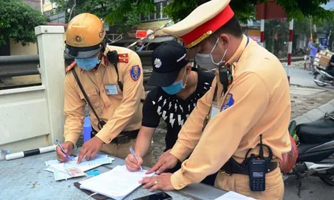 Từ nay đến cuối năm 2025: Tài xế sử dụng GPLX kiểu này có thể bị CSGT phạt tới 20 triệu đồng, hết sức lưu ý