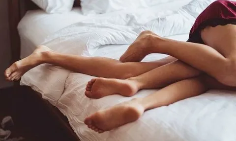 Bị bắt quả tang lên giường với bạn thân của chồng, vợ vẫn trơ trẽn đòi 'mua im lặng' với giá gần 2 tỷ