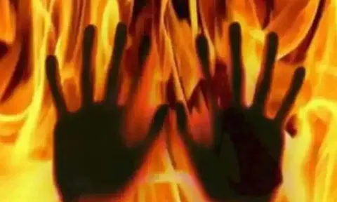 Mâu thuẫn, mẹ chồng 60 tuổi tức giận thiêu sống con dâu khiến dư luận rúng động