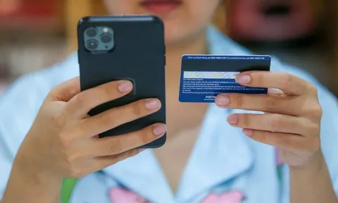 Từ ngày 1/1/2026, người dùng tài khoản ngân hang có thể bị phong tỏa tài khoản nếu không chú ý quy định mới này