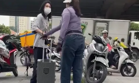 Người bán trà đá đuổi cô gái đứng vỉa hè bắt xe nhận cái kết đắng