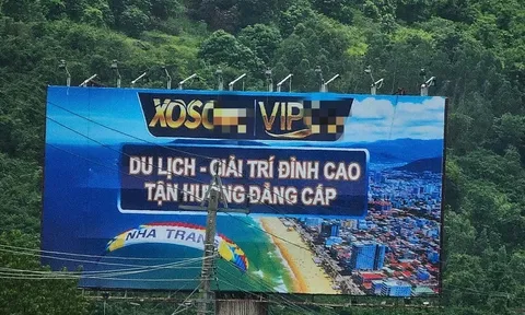 Bảng quảng cáo gắn tên của 2 trang web cá cược bên quốc lộ 1, chính quyền nói gì?