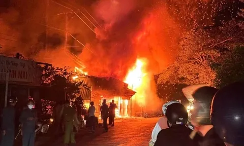 Cha khóa cửa đi nhậu, con trai 10 tuổi mắc kẹt trong ngôi nhà cháy ngùn ngụt: Tình trạng của người con khiến ai cũng phẫn nộ