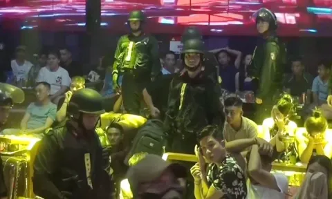 Hàng trăm cảnh sát ập vào 3 quán bar: Hiện trường thác loạn sau ánh đèn mờ và những lời khai về một thực tế rúng động