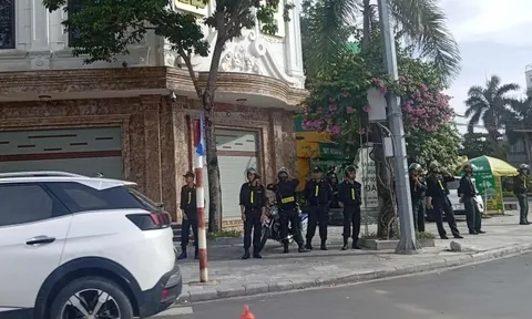 Công an có mặt rất đông tại nhà đại ca giang hồ Ý "Ẻng" ở Thanh Hóa