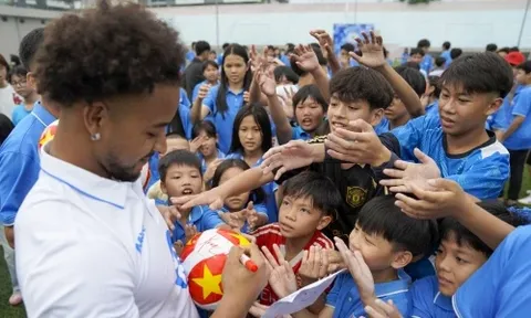 Nguyễn Xuân Son có bị gạch tên khỏi giai đoạn một V.League 2025/2026 hay không?