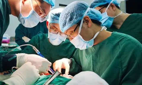 Cụ bà bị hoại tử hơn nửa vùng đầu do căn bệnh vô cùng quen thuộc nhiều người vẫn mắc