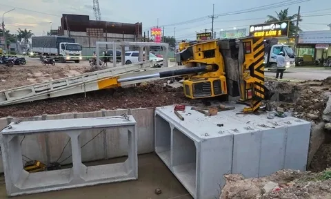 Hình ảnh thương tâm từ hiện trường nam công nhân bị cần cẩu đè tử vong ở Đồng Nai