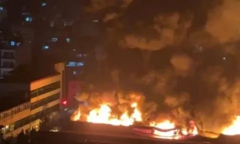 Hà Nội: Nhà xưởng bùng cháy trong đêm, những gì còn sót lại sau biển lửa