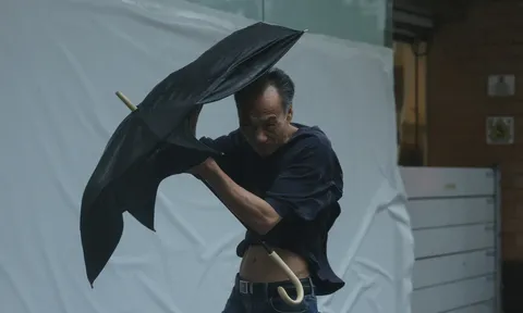 Những hình ảnh tàn phá khốc liệt của bão Wipha khi quét qua Trung Quốc