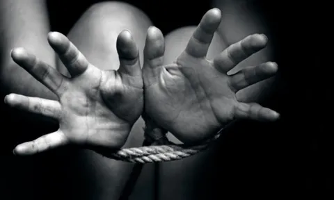 Tin lời bạn, chỉ đánh máy tính 1 tháng đủ tiền mua iPhone 15, thiếu nữ rơi vào vòng xoáy mua bán người