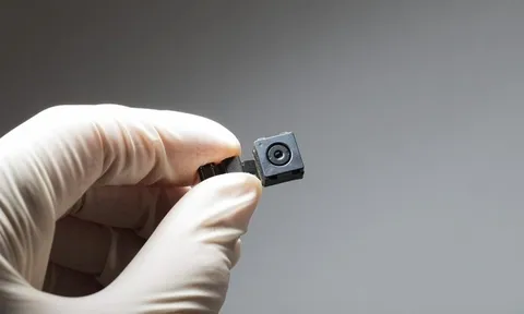 Chồng đặt camera quay lén cảnh nhạy cảm với vợ để ép làm việc này, ai cũng phẫn nộ