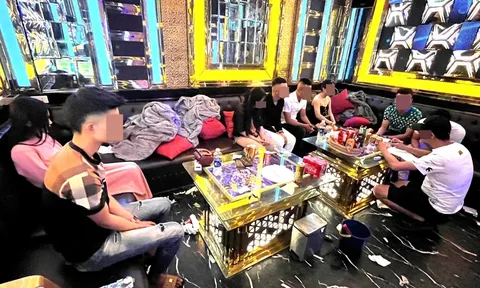 Cảnh sát đột kích karaoke Rich Kid và karaoke 9999 ở Đà Nẵng, 14 nam thanh nữ tú đang làm chuyện đáng xấu hổ