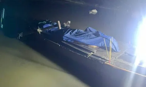 Phát hiện thi thể nam giới trên ghe vô chủ trôi giữa đêm: Tiết lộ về hình xăm lạ ở sau lưng