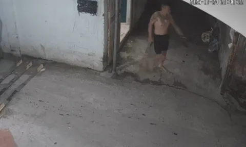 Camera ghi lại hình ảnh đối tượng cầm súng hùng hổ nổ súng khi công an kiểm tra hành chính:Cởi trần, xăm trổ, đi cùng 1 cô gái