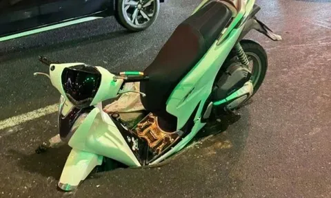 Xe máy sụt hố "tử thần" ở Hà Nội: Dưới hố như một cái hang