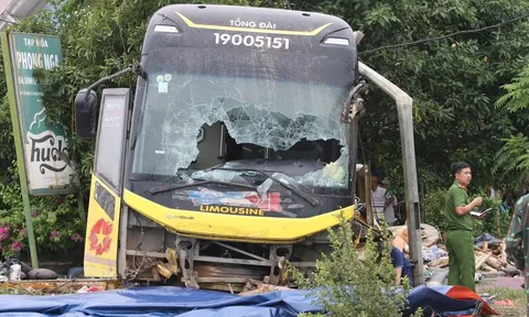 Tiết lộ sốc về tốc độ xe khách lật ở Hà Tĩnh chạy khi gây tai nạn kinh hoàng và việc không đăng ký kinh doanh, đã bị thu hồi phù hiệu