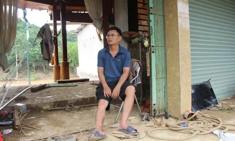 Xót xa: Bác sĩ vượt lũ trong đêm đi cứu sản phụ, lúc trở về thì nhà bị cuốn trôi