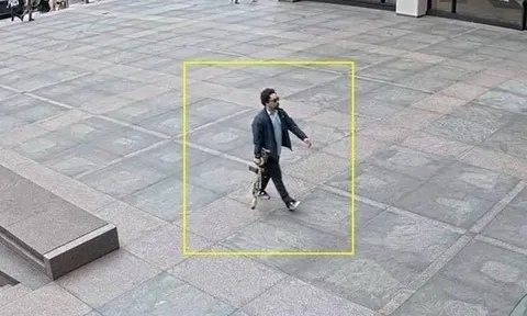 Cảnh "đấu súng như chiến sự" giữa cảnh sát và sát thủ ngay tại New York