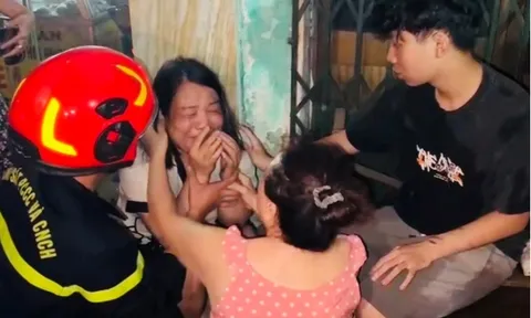 Hải Phòng: Thót tim 5 người mắc kẹt trong ngôi nhà khóa trái cửa cháy rừng rực trong đêm