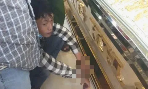 Lời khai sốc của gã thanh niên chuyên giật dây chuyền trên cổ phụ nữ miền Tây