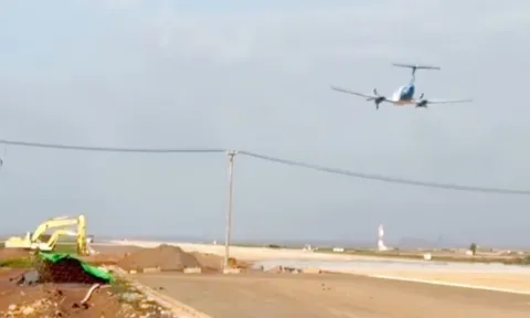 Clip: Đã mắt xem chuyến bay hiệu chuẩn đầu tiên trên sân bay Long Thành được thực hiện bằng máy bay chuyên dụng