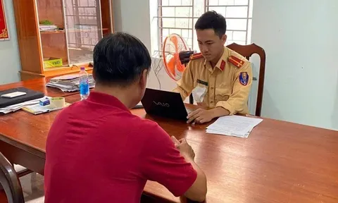 Ô tô vượt ẩu trên đèo bị xử phạt từ clip do camera hành trình của người dân cung cấp tới công an