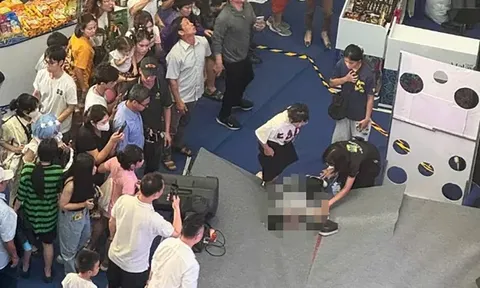 Người đàn ông rơi từ tầng 4 trung tâm thương mại Aeon Mall Long Biên: Hiện trường ám ảnh, nhân chứng kể về tiếng "rầm" rất lớn