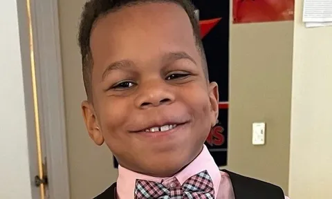 Phát hiện con trai nuôi 7 tuổi tử vong trong máy giặt đặt ở nhà để ô tô của gia đình, cha nuôi khai điều phẫn nộ, hé lộ sự thật chấn động Mỹ