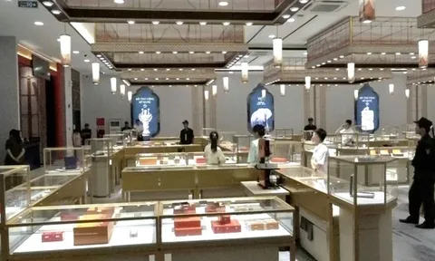 "Đột nhập" cơ sở người Trung Quốc bán hàng không rõ nguồn gốc: Hiện trường bên trong có gì?