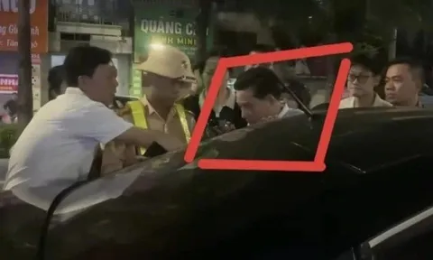 Phó Giám đốc ở Quảng Ninh lái xe gây tai nạn có nồng độ cồn kịch khung: Cố thủ nhiều giờ trong xe "né" kiểm tra