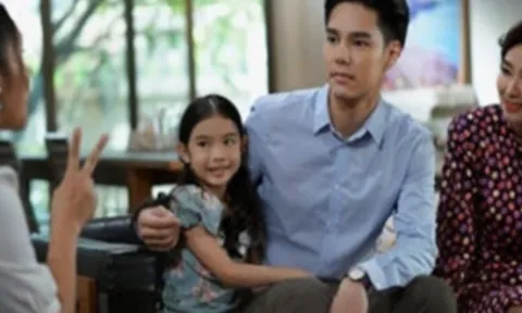 Qua đêm nhà bạn trai suốt 1 tuần ngày nào cũng thấy phòng mẹ anh bật đèn đến sáng, lén nhìn vào mà đẫm nước mắt