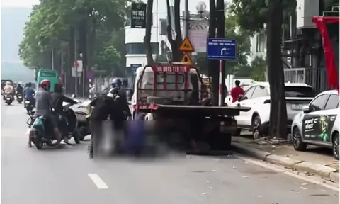 Nam thanh niên tử vong tại chỗ vì đâm vào xe cứu hộ đỗ ven đường: Hiện trường ám ảnh