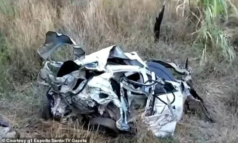 Cặp đôi "ân ái" trong ô tô, xe rung lắc dữ dội trượt xuống vực sâu, cả 2 tử vong thương tâm: Hiện trường thê thảm khiến ai cũng nhói lòng, xót xa 3 đứa trẻ nhỏ