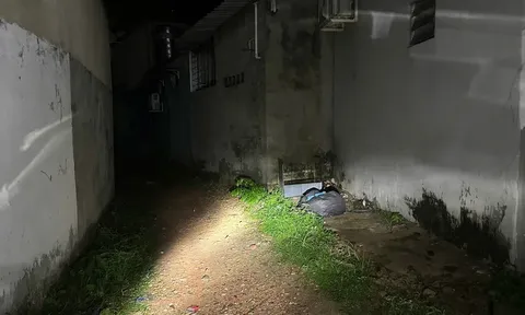 Sau nhiều tiếng la thất thanh, phát hiện người đàn ông mặc áo xe ôm công nghệ đã tử vong trong tư thế lạ