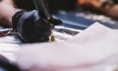 Người phụ nữ 36 tuổi phải nhập viện sau khi xăm thẩm mỹ vùng kín