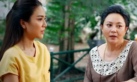 Mẹ đẻ đem chục trứng gà mừng đầy tháng cháu, tôi gói cho bà chút đồ ăn thừa mang về, mẹ chồng chạy tới giật lại