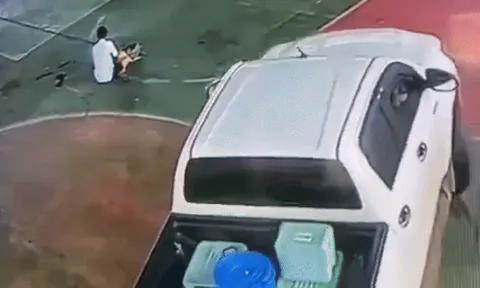 Đến trường đón vợ là giáo viên, chồng cán qua người nam sinh, camera ghi lại khoảnh khắc đầy căm phẫn