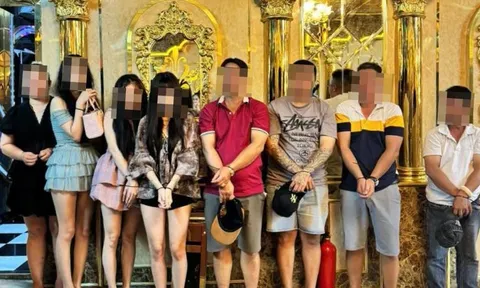 Cảnh sát ập vào quán karaoke ở Phú Quốc, bắt quả tang 23 nam thanh nữ tú làm chuyện động trời