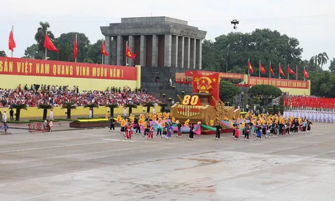 Nhìn lại toàn cảnh lễ Tổng duyệt diễu binh, diễn hành tại 'điểm cầu' nóng nhất: Quảng trường Ba Đình