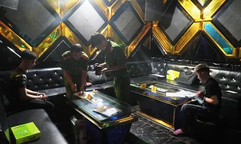 Bé trai 14 tuổi bán ma túy trong quán karaoke khai những gì về hành vi phạm luật?