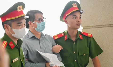 Hình ảnh cựu Phó Chủ nhiệm Văn phòng Quốc hội Phạm Thái Hà tại phiên tòa sáng nay