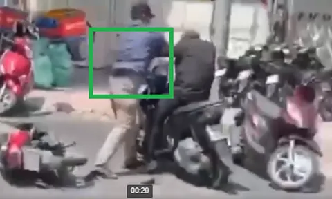 Bắt Nguyễn Thanh Sơn: Hé lộ clip vô cớ hung hãn tung "liên hoàn cước" đánh người ngay giữa trung tâm TPHCM