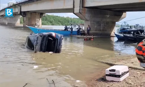 Đau nhói lòng: 2 bé 6 và 8 tuổi tử vong khi ngồi trong ô tô bố lái - động cơ đã tắt nhưng chiếc xe bất ngờ lăn bánh về phía bờ sông